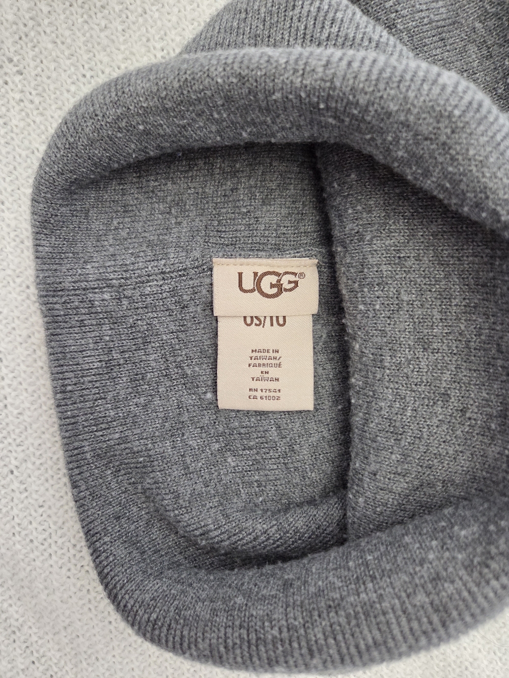 UGG Men’s Charcoal Gray Ribbed Cuff Beanie - Picture 3 of 4